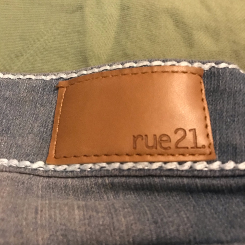 Shorts - Picture 2 of 4